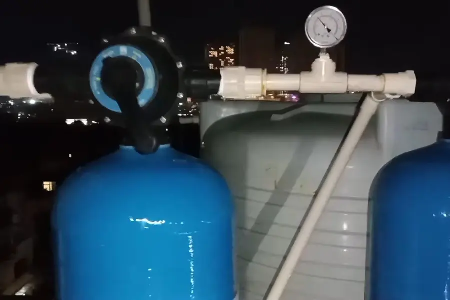 Water softener equipment with control head and brine tank illustrating Water Softener in Lebanon County: City vs. Well (Water Softener in Lebanon County: City vs. Well closeup)